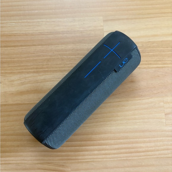 Ultimate Ears (UE) MEGABOOM Portable Waterproof & Shockproof Bluetooth Speaker - Picture 5 of 6